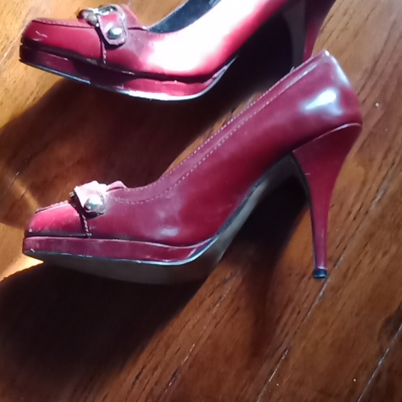 Perfect red heels!! - Picture 2 of 2